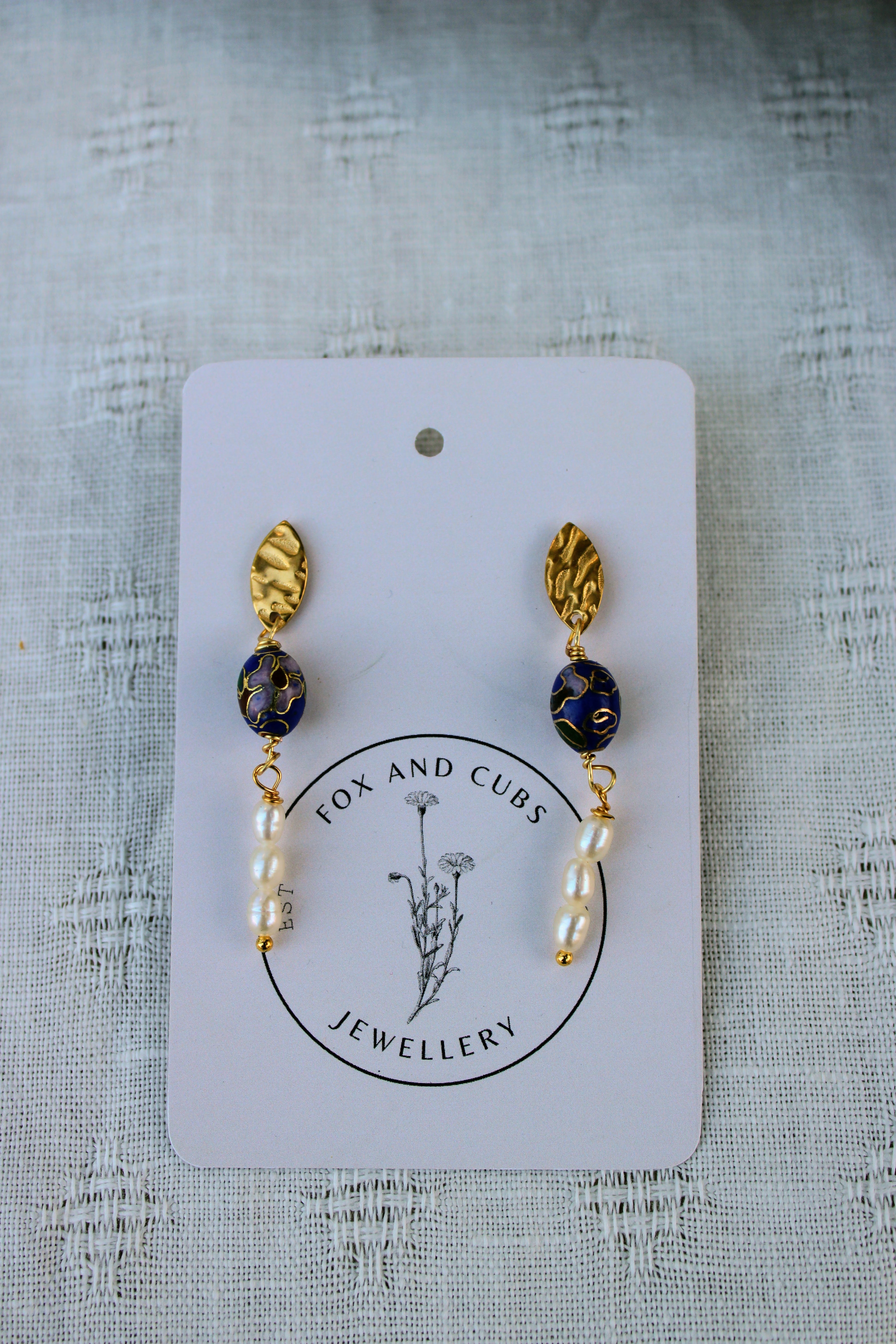 Blå Cloisonné & Perle Dråpe / Indigo Globe Earrings